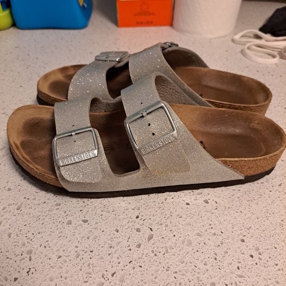 BIRKENSTOCK sandals size 40= 9, 9 1/2 (NARROW) - Picture 5 of 7